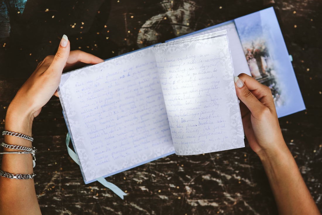 Why I Keep a Journal in My Handbag